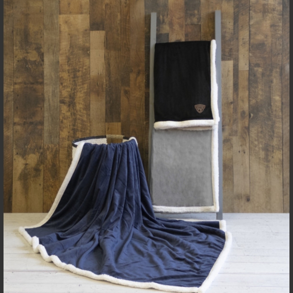 New Sherpa Throw Blanket (Stella branding)